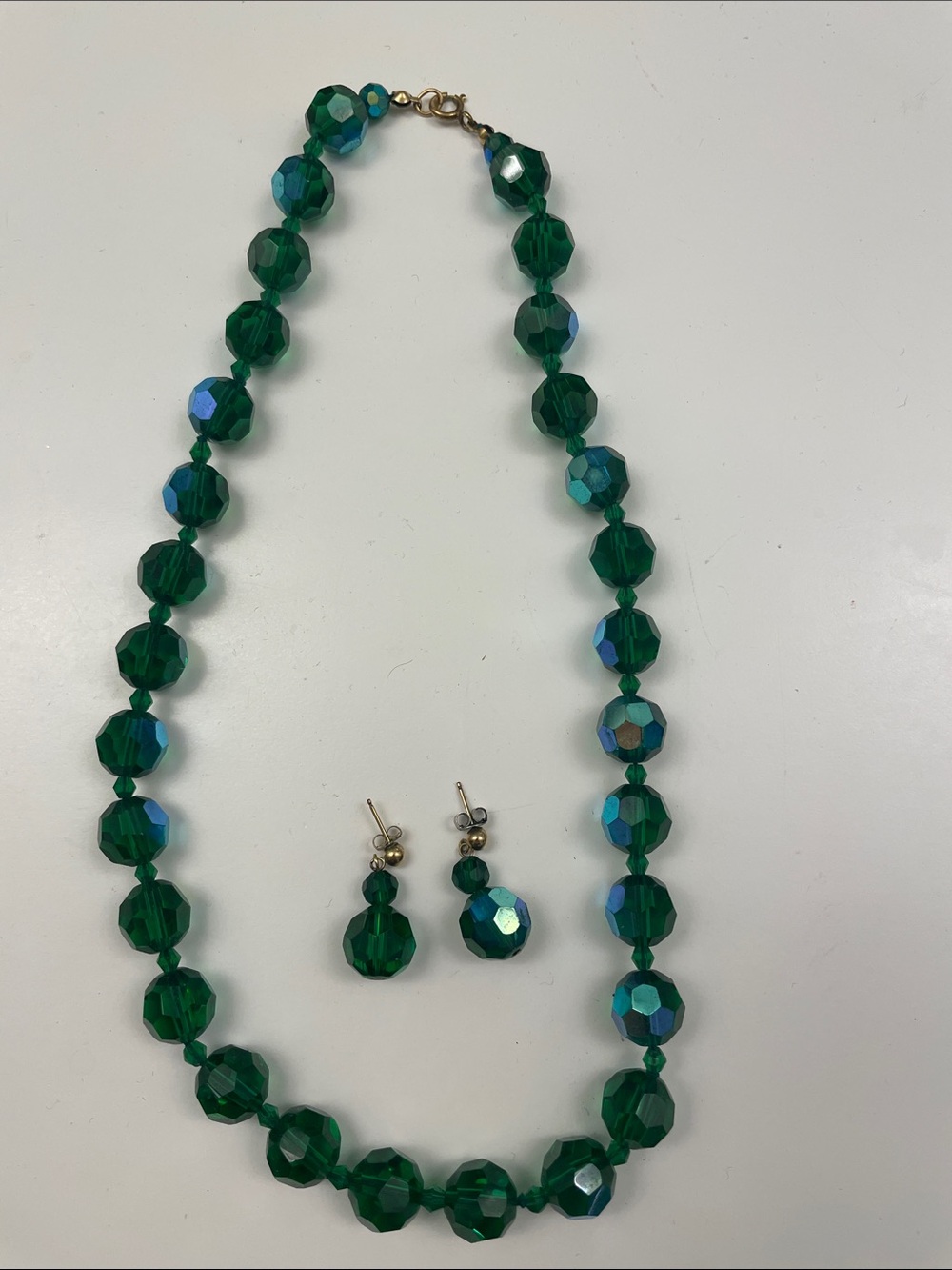 Vintage 1940’s Emerald Green Faceted Bead Necklace and Earrings Set